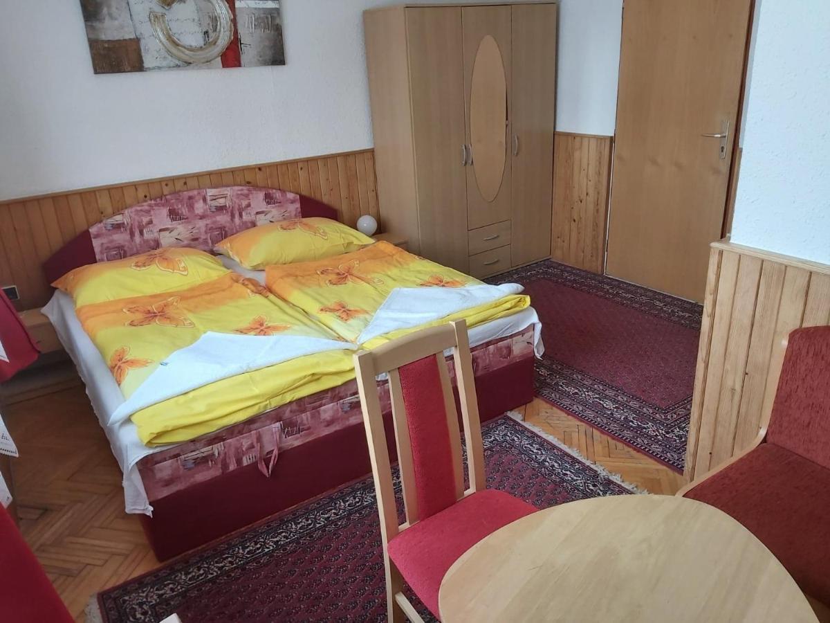 Hotel Penzion Fontána Náměšť nad Oslavou Exterior foto