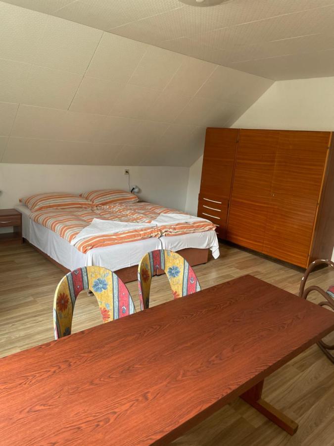 Hotel Penzion Fontána Náměšť nad Oslavou Exterior foto
