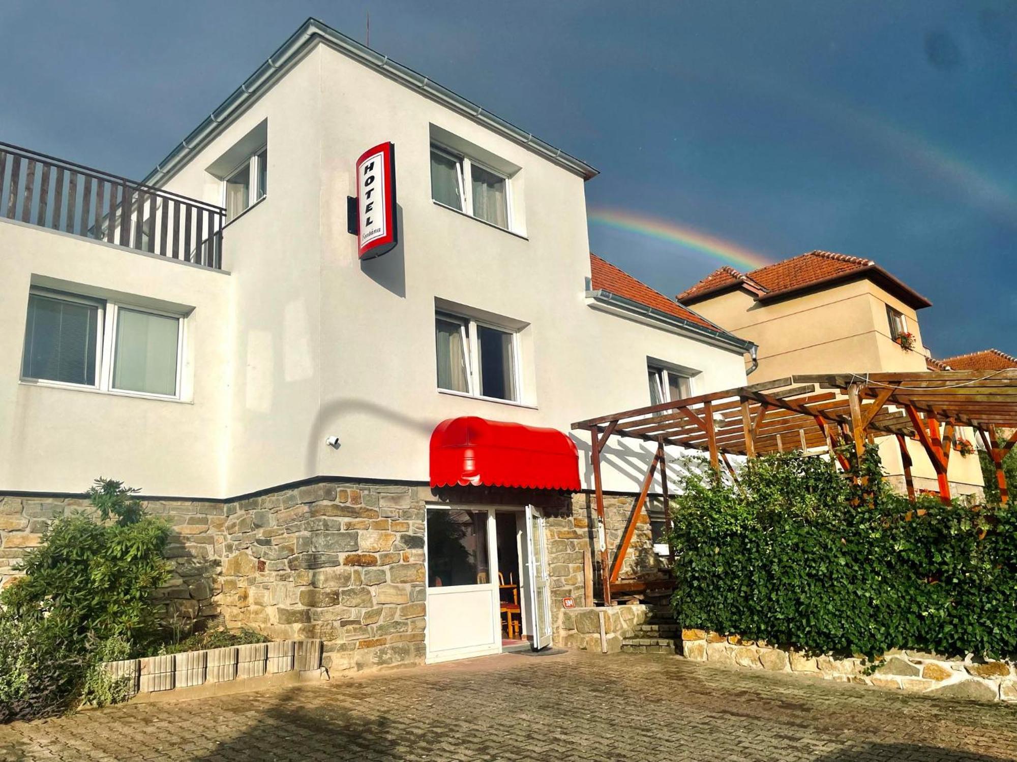 Hotel Penzion Fontána Náměšť nad Oslavou Exterior foto
